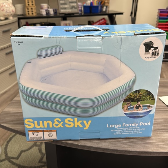 Sun & Sky Large Family Pool new in box never opened in excellent condition - Picture 3 of 3